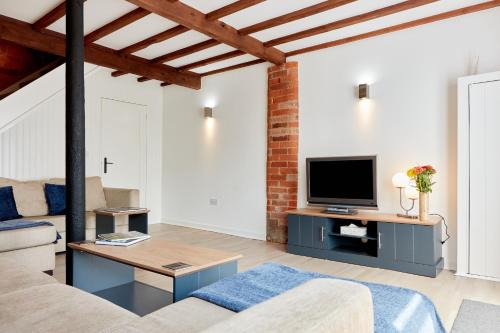 Dalbury Lees House | Finest Retreats - The Pig Barn