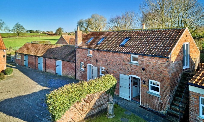 Hemingby Cottage | Finest Retreats - The Rookery Stables