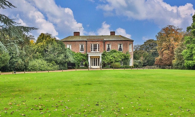 Alkborough House | Finest Retreats | Walcot Hall