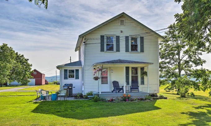 Hector House | Finger Lakes Farm Retreat Walk to Wineries!