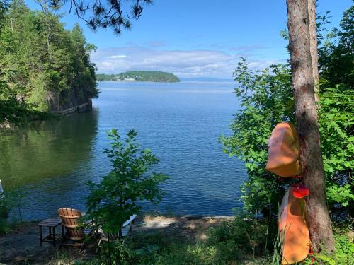 Colchester House | Finlays Cove on the Lake