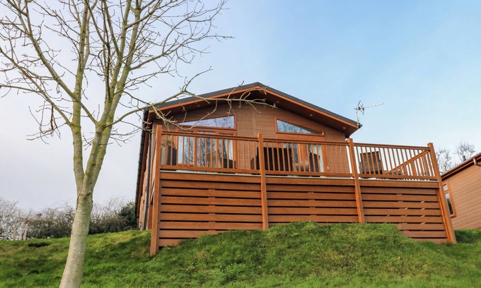Tunstall Cottage | FINNBARS LODGE, pet friendly, with a garden in Richmond