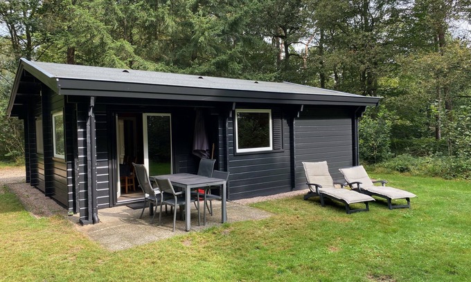 Hengelo Cabin | Finnish bungalow on Zelle Estate, in the woods, plenty of privacy!