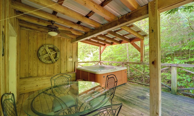 Vein Mountain Cabin | Fire Pit & Hot Tub: Dog-Friendly Marion Retreat