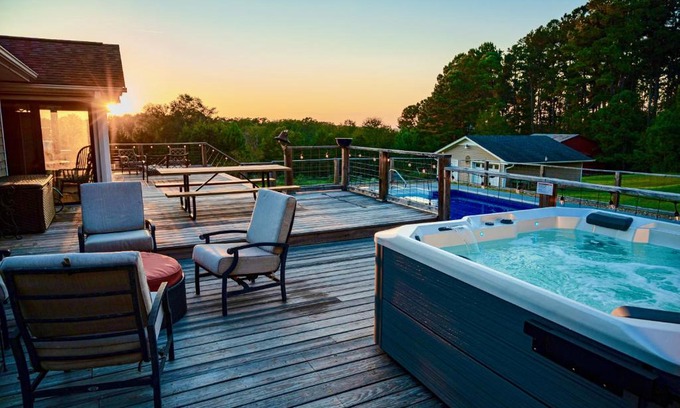 Easley House | Fire Pit * Pool * Hot Tub * Fishing Pond w/Jon Boat
