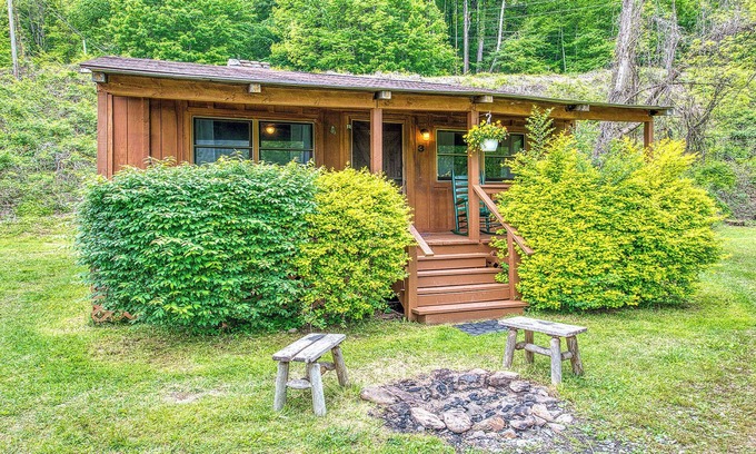 Maggie Valley Cabin | Fireside Cottage 3