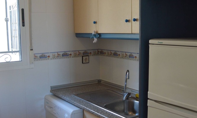 Los Montesinos Apartment | First floor 2 bed apartment, English Tv, WiFi ,Quiet Location, Shared Pool
