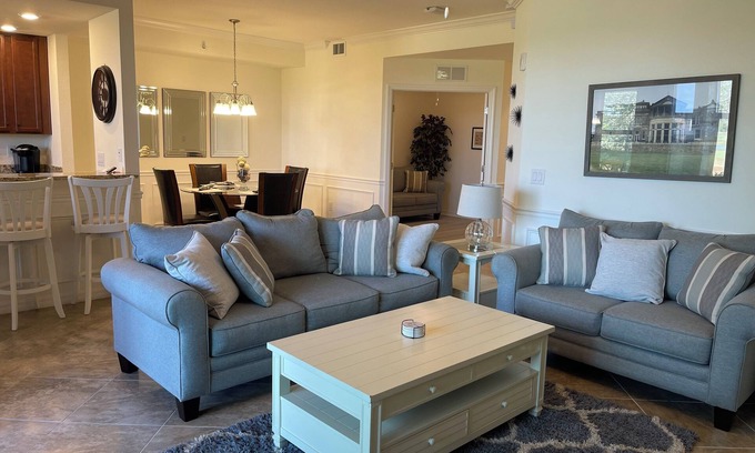 Lakewood Ranch Condo | First floor 2-bedroom Veranda in Lakewood National Golf Community.