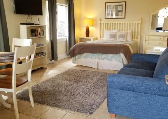 Edgecomb Apartment | First floor comfort and convenience Sheepscot Harbour Studio #207