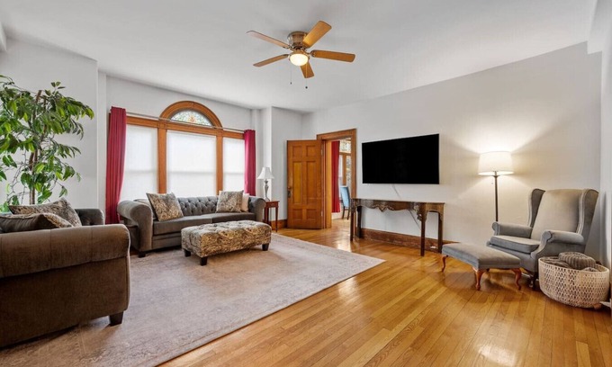 Salisbury Street Apartment | First Floor Large Condo 2bed/2bath w/parking