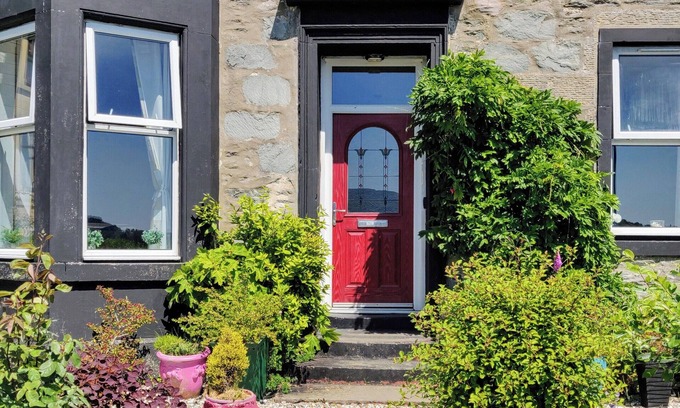 Kilmun Cottage | Firwood Apartment is a great base to explore the Cowal peninsula and beyond.