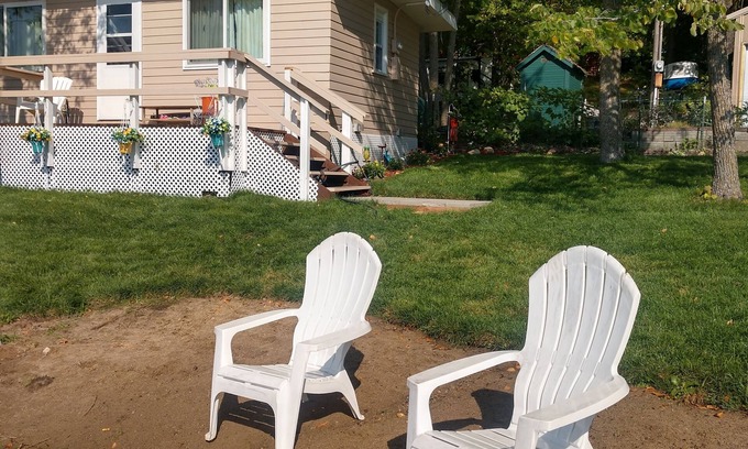 Cushing Cabin | Fish Trap Lake Oasis- Perfect couples getaway. Pet-Friendly.