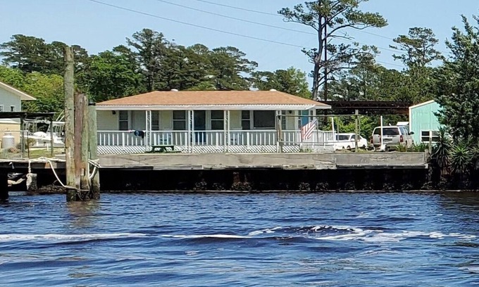 Core Creek Cottage | Fisherman's paradise, large covered porch, pet friendly, & close to Beaufort, NC