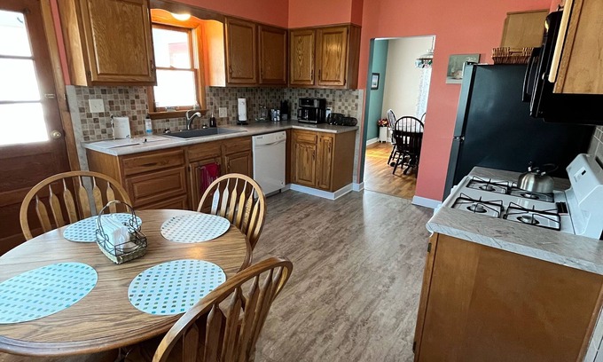 Ashtabula House | Fishing, Wineries, Beaches- Oh My! Near the Historic Ashtabula Harbor.