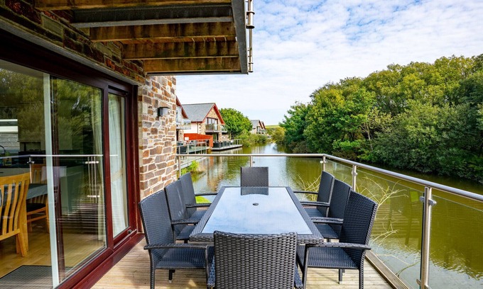 Winnard's Perch House | Fistral Lodge 102 - Waterfront location 5* Resort