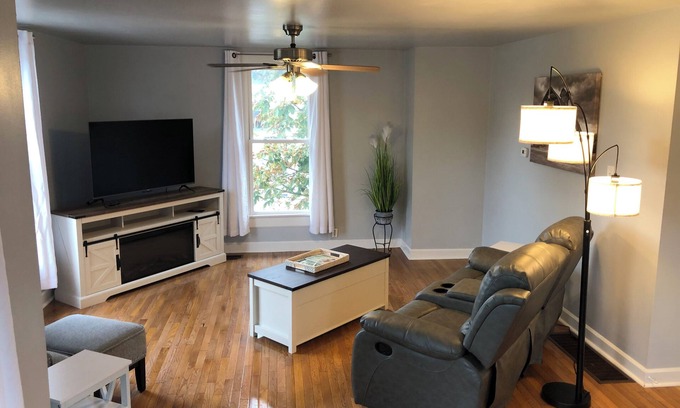 Lebanon Apartment | Fitted for the business traveler, a 2-bedroom apartment in Lebanon with WiFi, AC