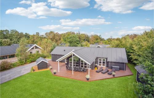 Grena Strand House | Five-Bedroom Holiday Home In Grenaa