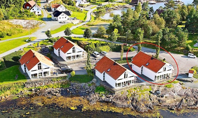 Jelsa House | Five-Bedroom Holiday home in Jelsa 1