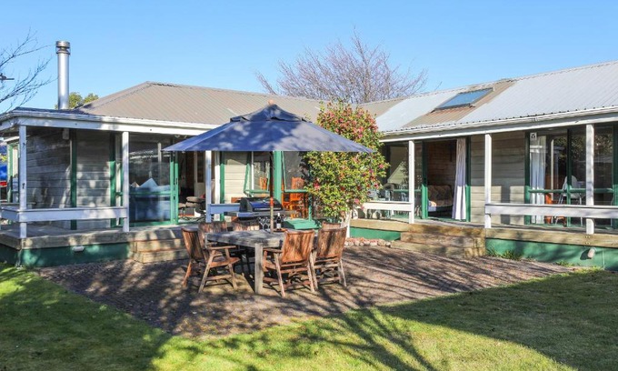 Waitahanui House | Five Mile Yay - Five Mile Bay Holiday Home