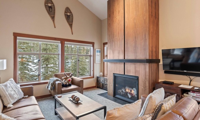 Salt Lake Mountain Resorts Condo | Five Star Luxury Ski-In Ski-Out with Mountain Views