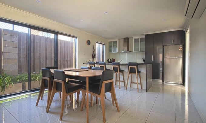 South Launceston House | Five55 Launceston, Free wifi!
