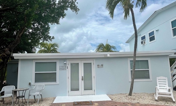Summerland Key Cottage | FLAMINGO COTTAGE - Summer vacationnLobster and Fishing season- sleeps 4