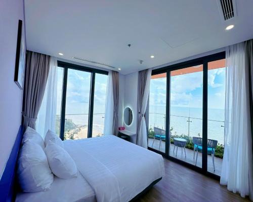 Hoang Hoa Apartment | Flamingo Hải Tiến, Deluxe Room Sea View, 2 phòng, ban công rộng và có bồn tắm massage