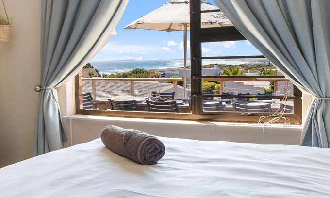Yzerfontein House | Flamingo Uitsig 17 - Four Bedroom House, Sleeps 8