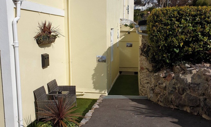 Torquay Apartment | Flat 1 at Appletorre House Holiday Flats