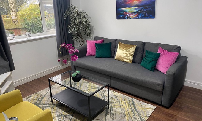 Hinckley Apartment | Flat 10 Ideal 2 Bed Ground Floor Flat With Free Parking