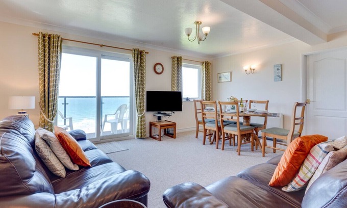 Putsborough Apartment | Flat 11 Clifton Court