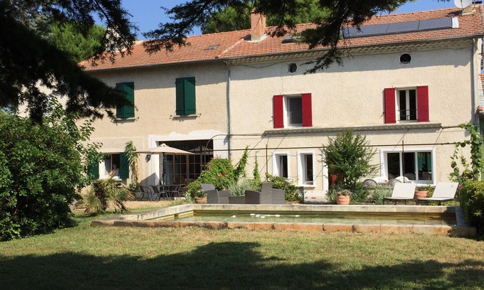 Saint-Saturnin-les-Avignon Apartment | flat - 2 rooms - 3 persons