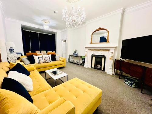 Dover Apartment | Flat 3 Marine Parade House, 1 East Cliff - Next to Dover Port, White Cliffs, Beach, Castle