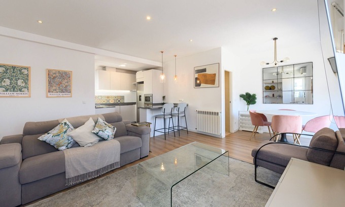 Castillejos Apartment | Flat in Madrid 2 bedrooms and private terrace