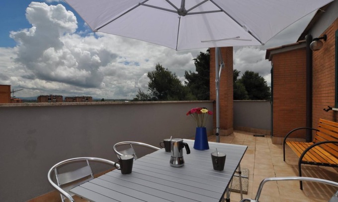 Ponte Galeria-La Pisana Apartment | Flatinrome Fiera 5 private terrace