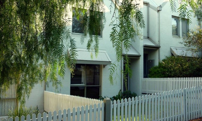Kensington House | Flemington RC - Melb Showgrounds - Perfect Location - Charan Lane @ Kensington