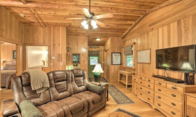 Skyland Cabin | Fletcher Cabin: Wraparound Deck & Pond Access