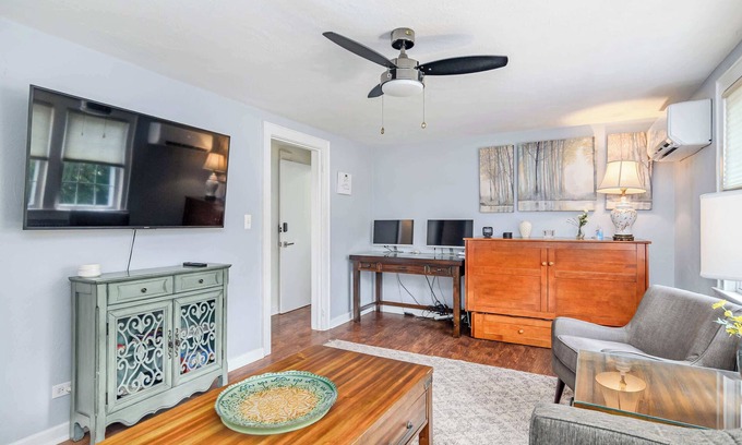 Greenwich Apartment | Flex Comfort Apts of Greenwich #3
