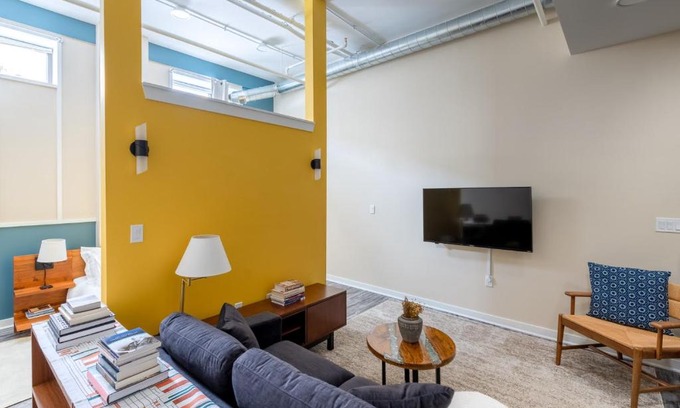 Fifth Ward Apartment | Flexhome Walker's Point Studio A1