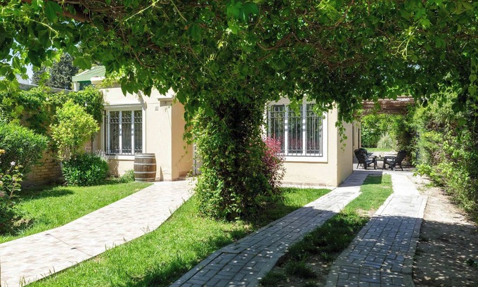 Chacras de Coria House | Fliphaus + Besares - 4 Bd House Pool, BBQ + Daily Cleaning