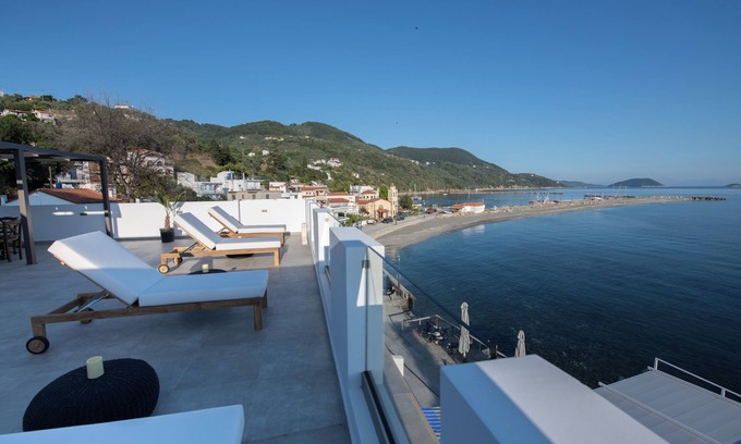 Loutraki Apartment | Flisvos Beachfront Apartments