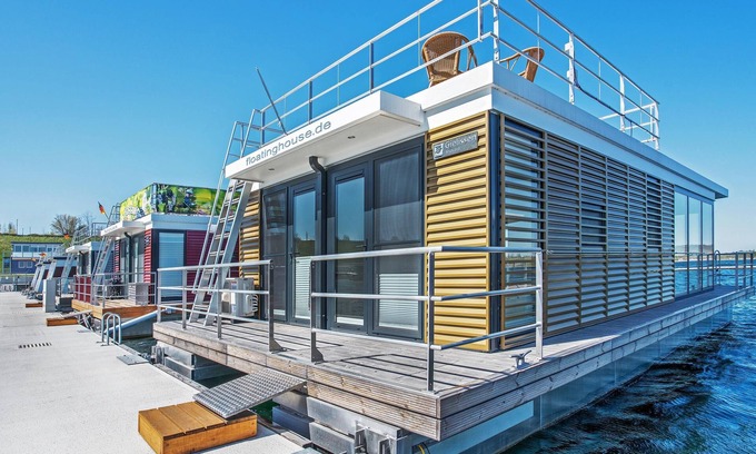 Braunsbedra House | Floating 44 am Geiseltalsee - Festliegende Hausboot in Braunsbedra
