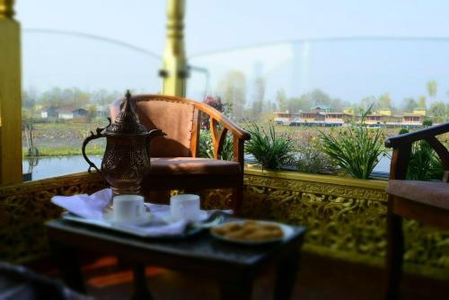 Dal Lake Boat Rental | Floating Luxury Group Of Houseboats