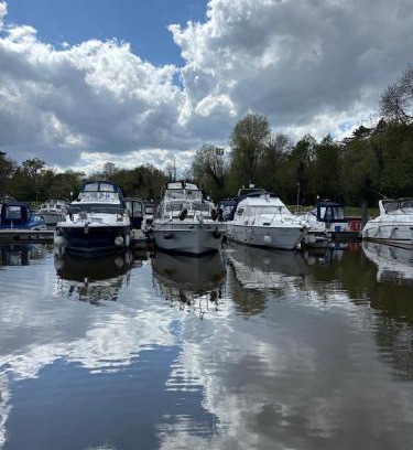 Fifield Boat Rental | Floating tranquility