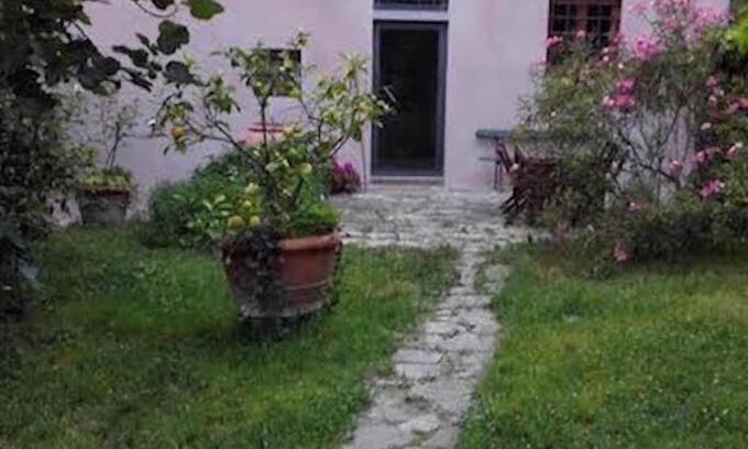 Santa Margherita a Saletta Apartment | Florence countryside independent apartment with pool
