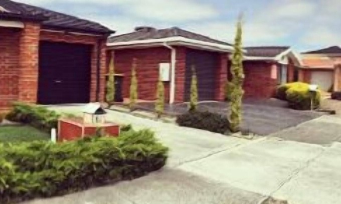 Sydenham House | Florentine Villas - Your Home away from Home - near Watergardens Town Centre