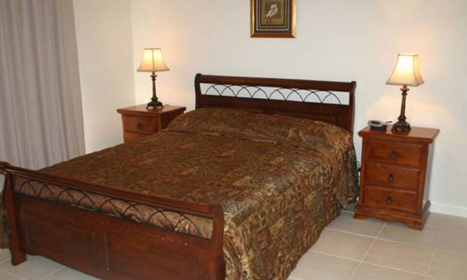 Delahey Villa | Florentine Villas - Your Home away from Home - near Watergardens Town Centre