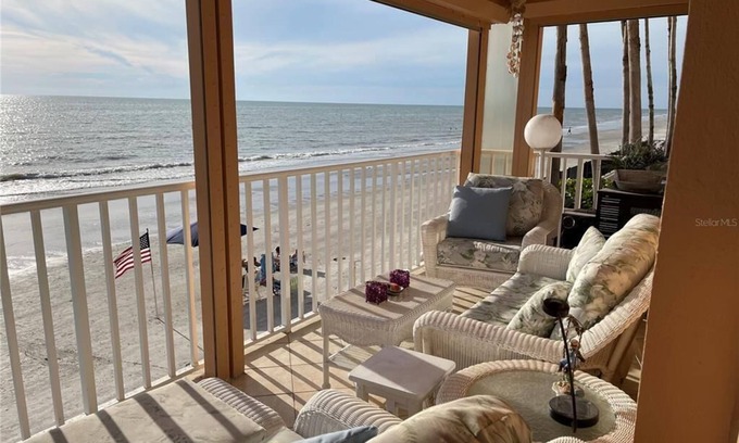 Redington Beach Apartment | Florida - Beachfront Apartment with Gulf Views – Redington Beach -