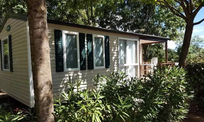 Lansargues House | Flower Camping Le Fou du Roi * - Mobile home Cottage Comfort 29 m2 (2ch - 4 pers) + TV + Terrace semi covered 4 people