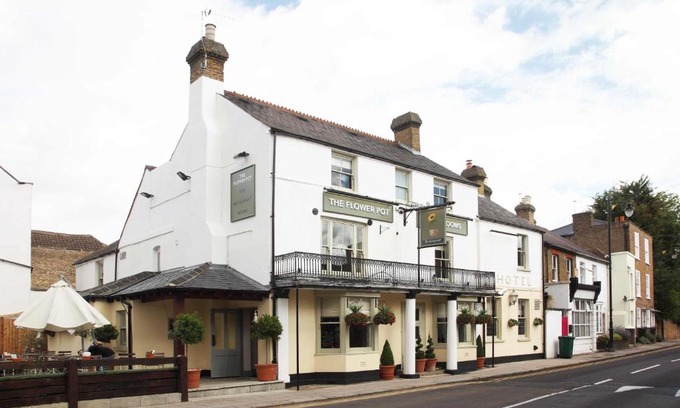 Sunbury on Thames House | Flower Pot Hotel